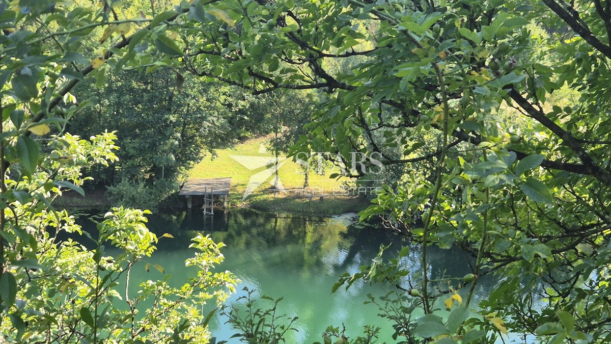 Generalski Stol, Bukovlje – Urejeno kmetijsko zemljišče ob reki Mrežnici