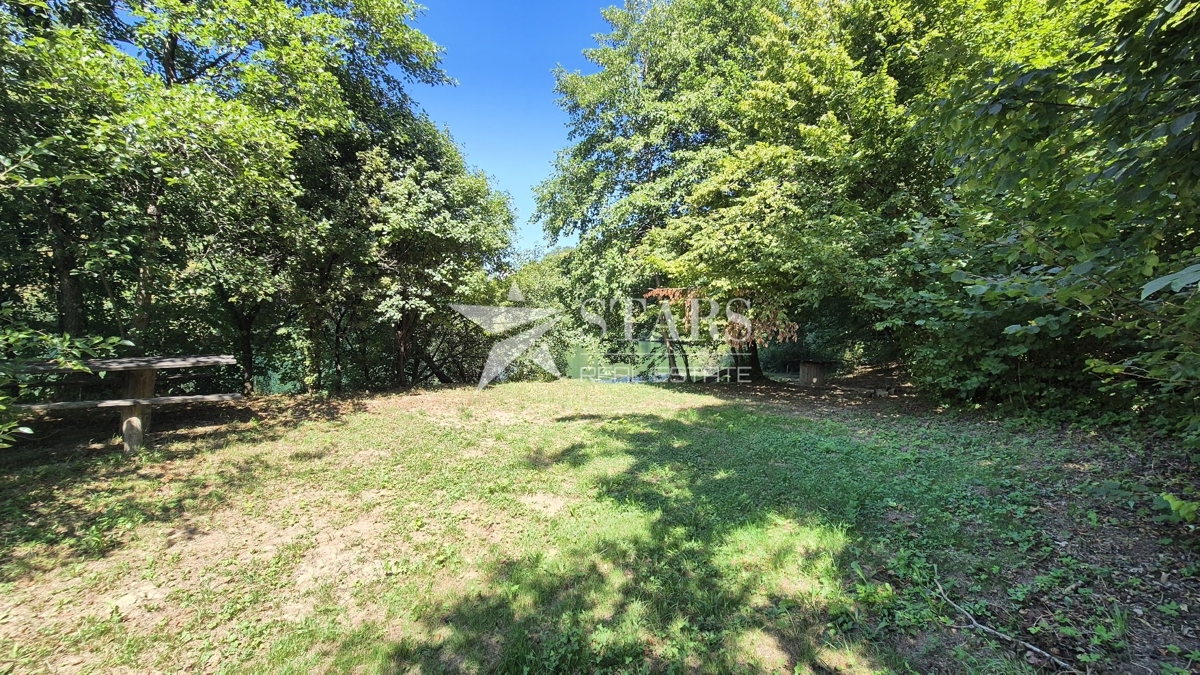 Generalski Stol, Bukovlje – Urejeno kmetijsko zemljišče ob reki Mrežnici