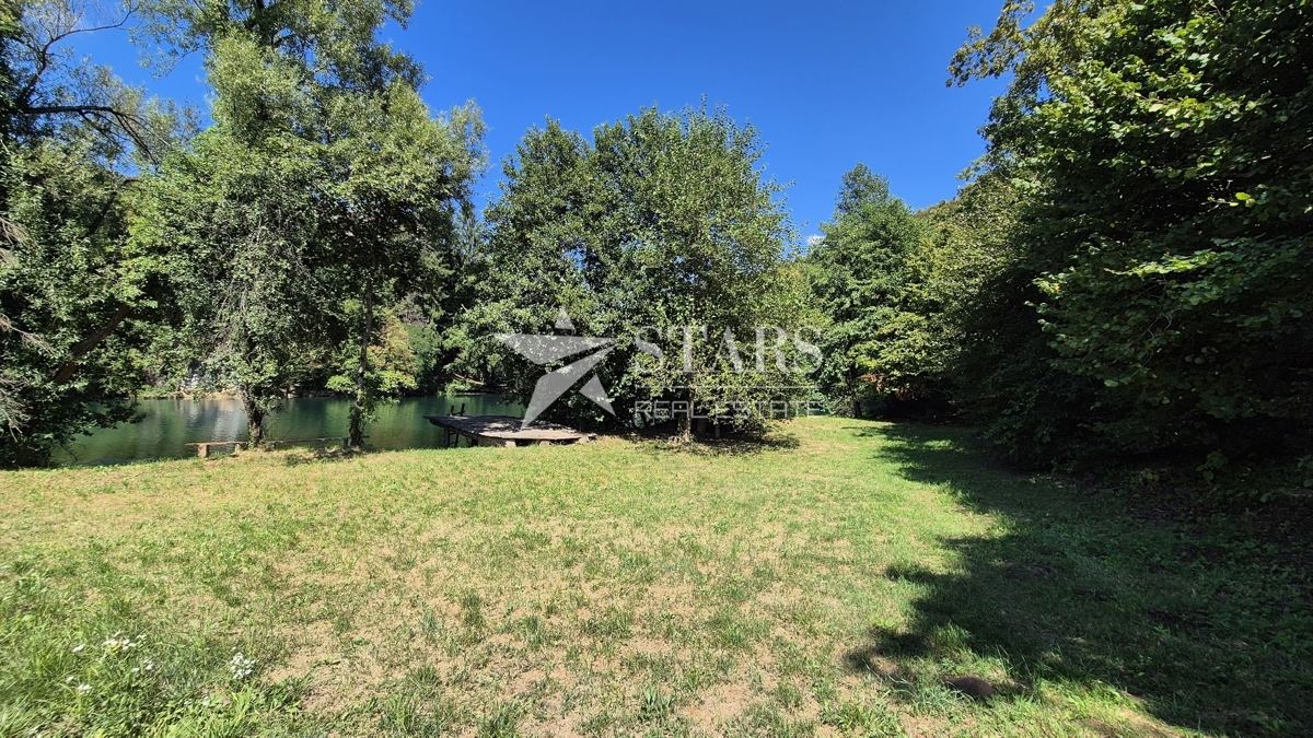 Generalski Stol, Bukovlje – Urejeno kmetijsko zemljišče ob reki Mrežnici