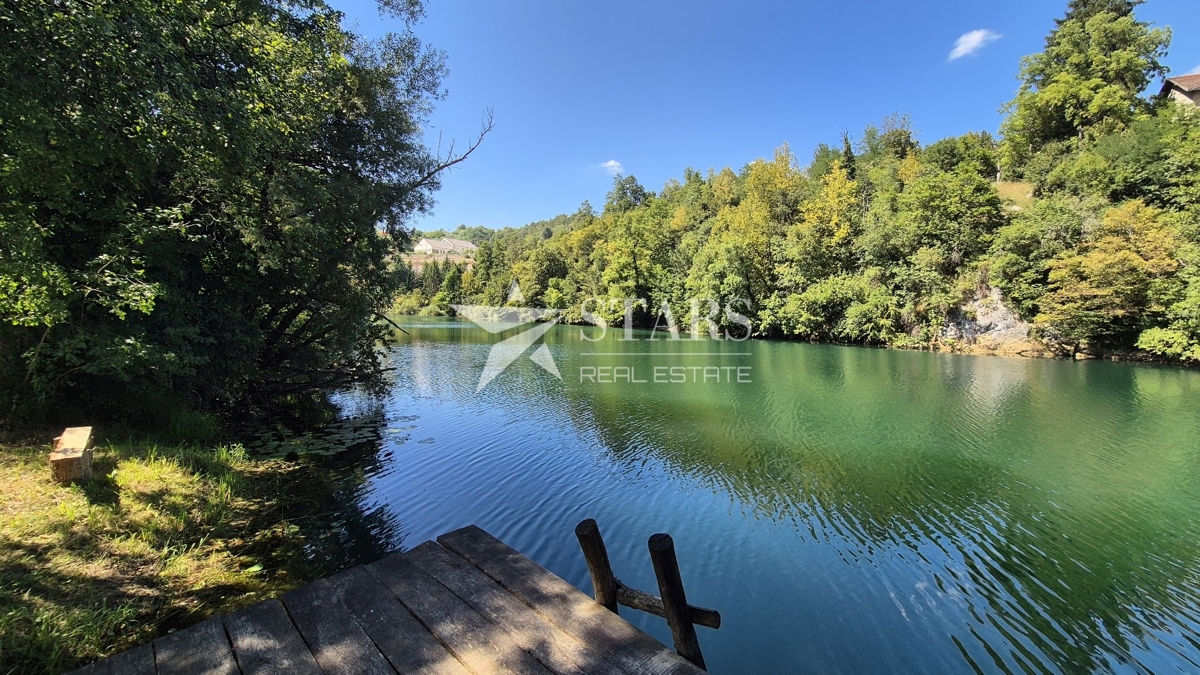 Generalski Stol, Bukovlje – Urejeno kmetijsko zemljišče ob reki Mrežnici