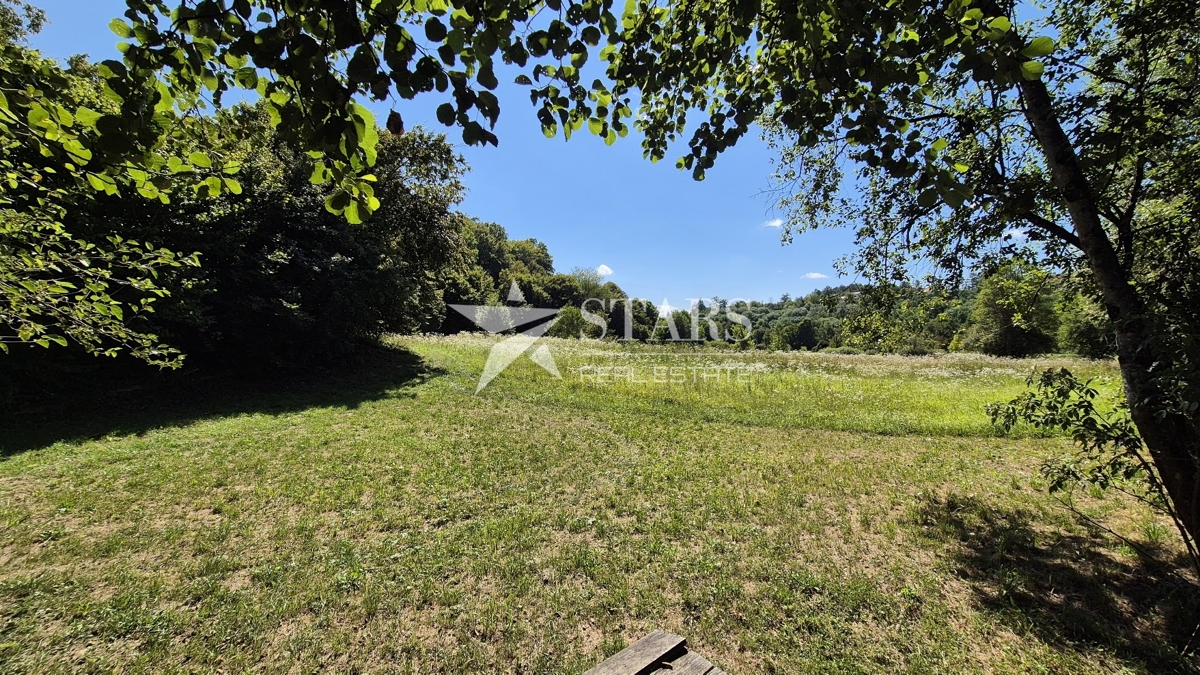 Generalski Stol, Bukovlje – Urejeno kmetijsko zemljišče ob reki Mrežnici