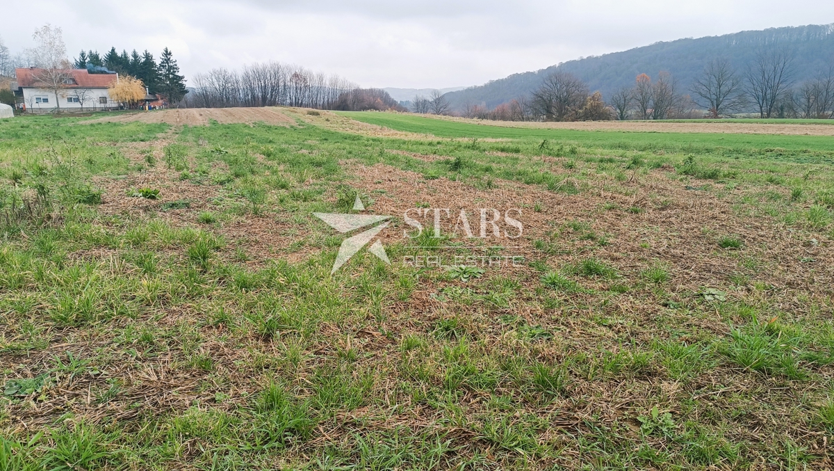 Barilović - Zemljišče v gradbeni coni 2 485 m2