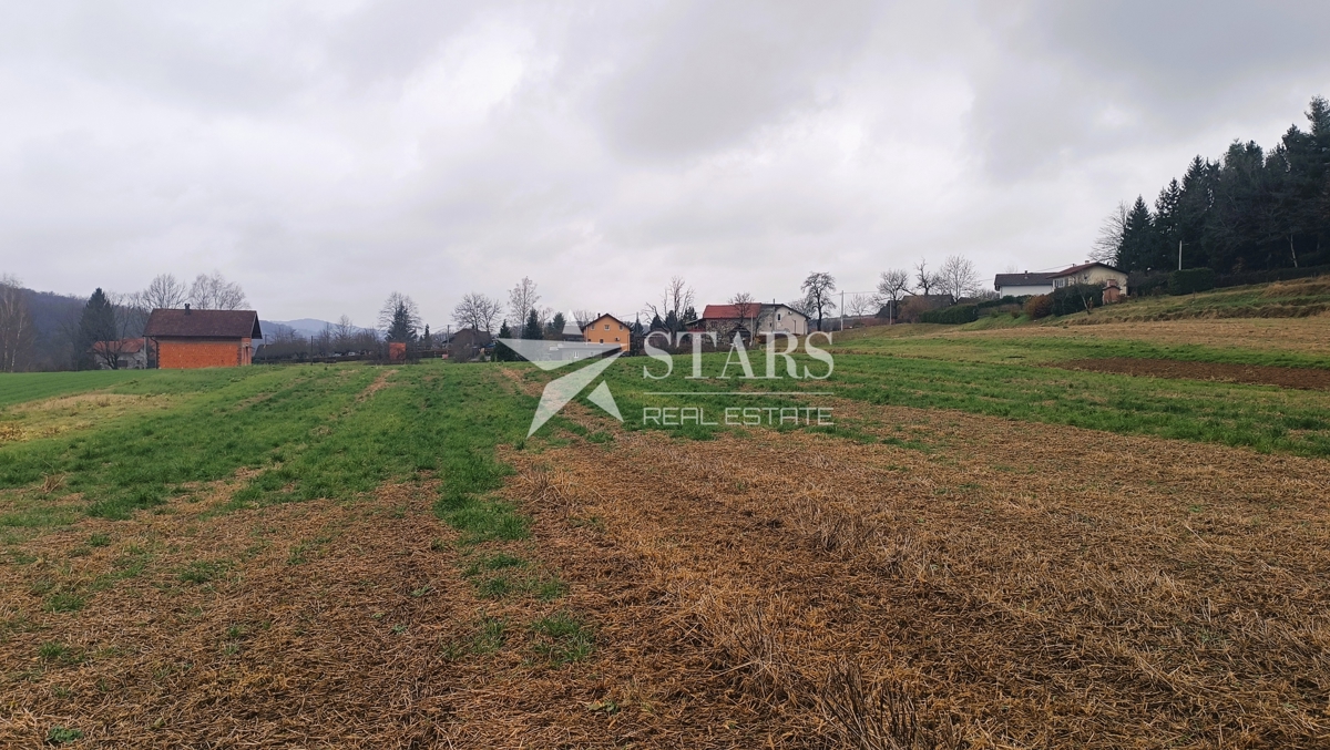 Barilović - Zemljišče v gradbeni coni 2 485 m2