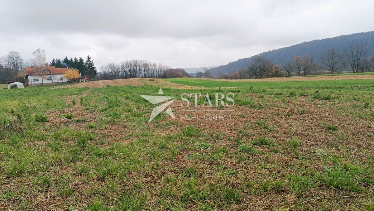 Barilović - Zemljišče v gradbeni coni 2 485 m2