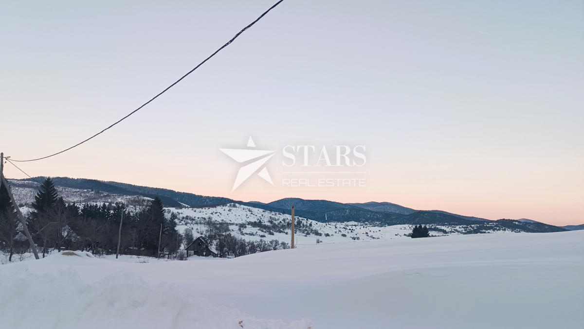 Otočac - prodamo hišo 180 m2