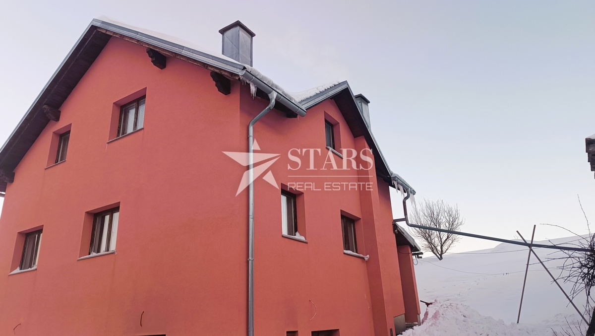 Otočac - prodamo hišo 180 m2