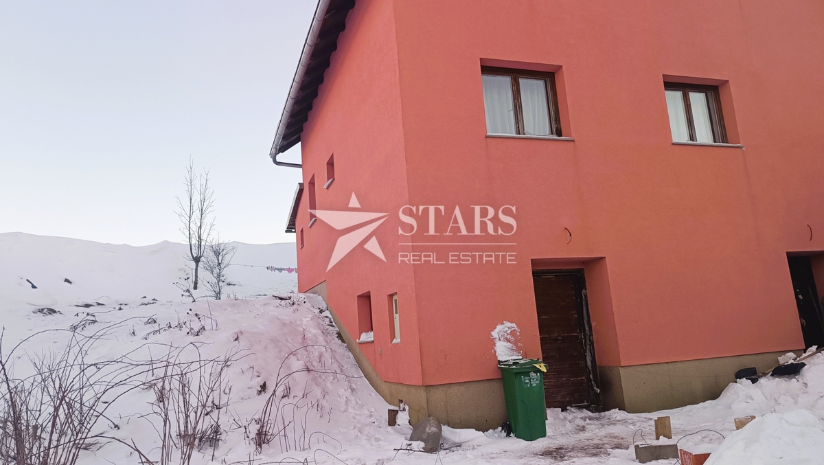Otočac - prodamo hišo 180 m2