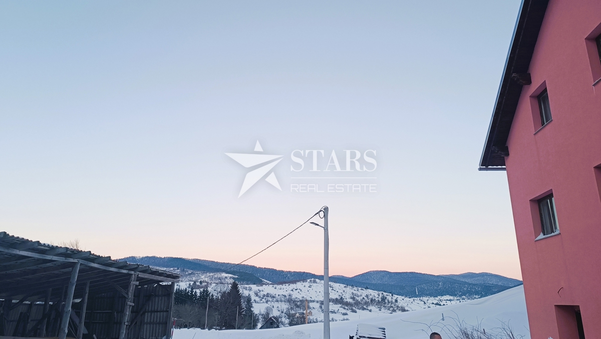 Otočac - prodamo hišo 180 m2