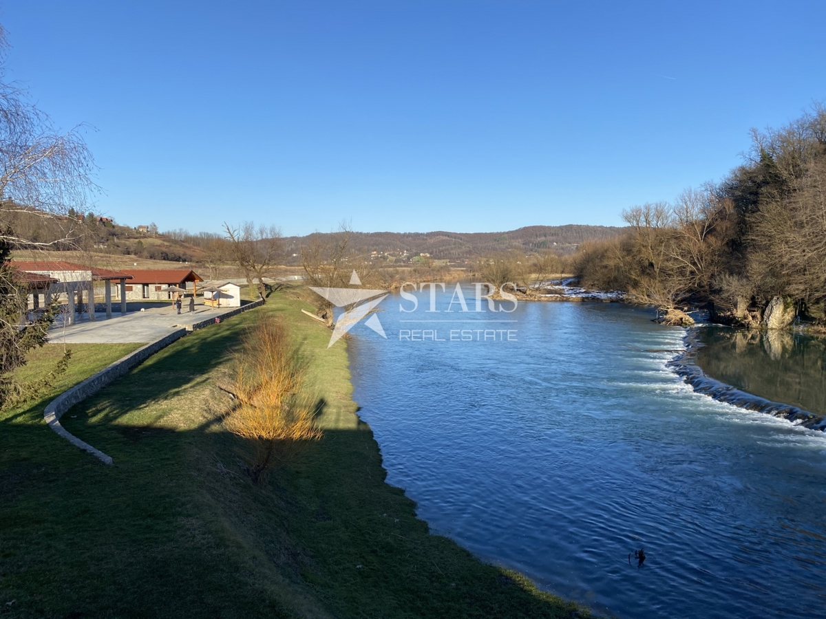 Karlovac - Zemljišče s projektom in gradbenim dovoljenjem