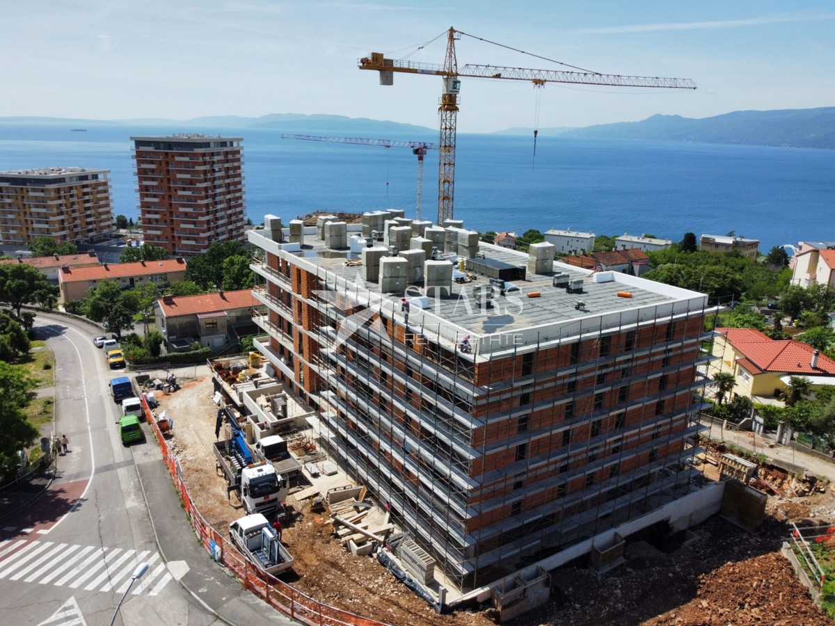 Rijeka, Zamet – RAZKOŠNO 3-SOBNO STANOVANJE Z DNEVNO SOBO V 4. NADSTROPJU