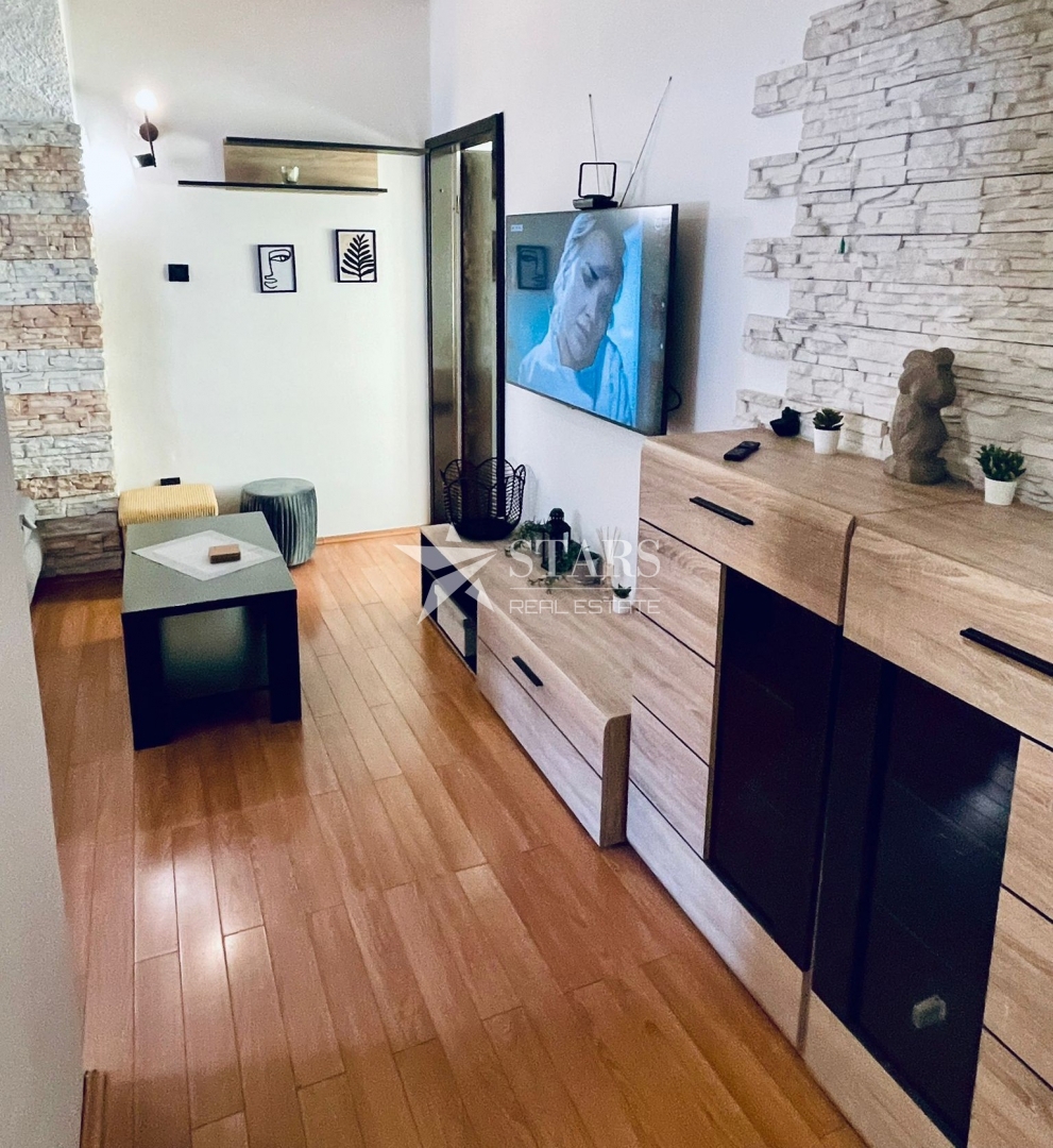 Rijeka, Turnić – 2-sobno stanovanje z dnevno sobo