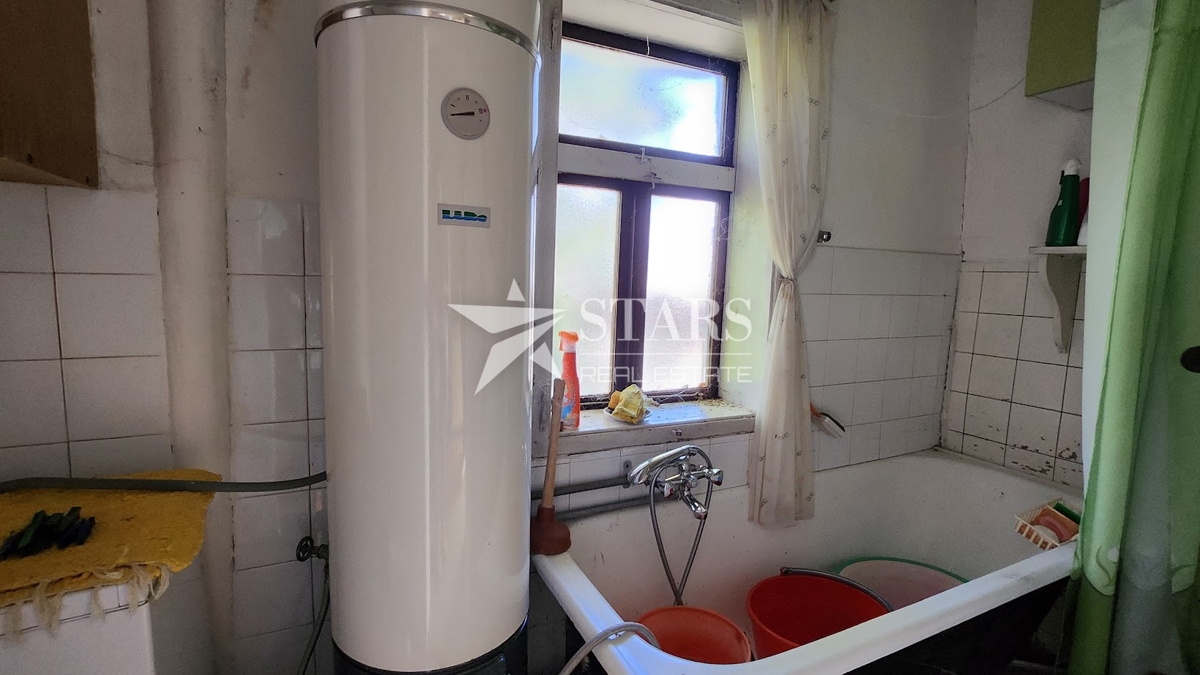 Gorski kotar, Ravna Gora – Samostojna hiša z lepo urejeno parcelo v središču kraja
