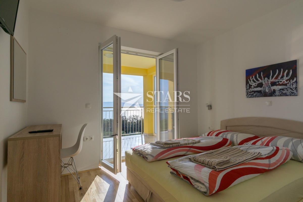 Istra, Labin – Apartmajska hiša z bazenom in panoramskim pogledom na morje