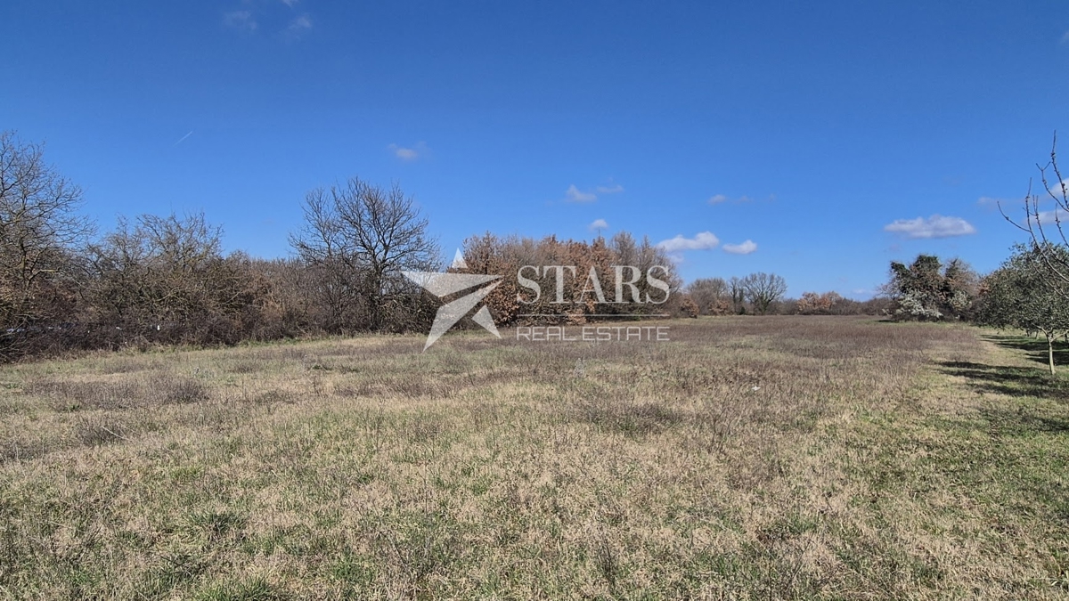 Istra, Ližnjan – Muntić – zazidljivo in kmetijsko zemljišče 5.350 m²