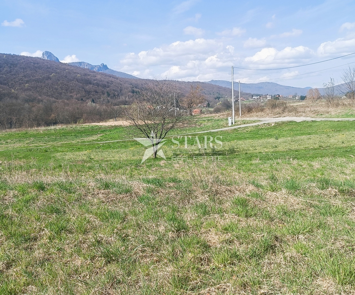 Ogulin - Na prodaj je gradbeno zemljišče s skupno površino 1.282 m².