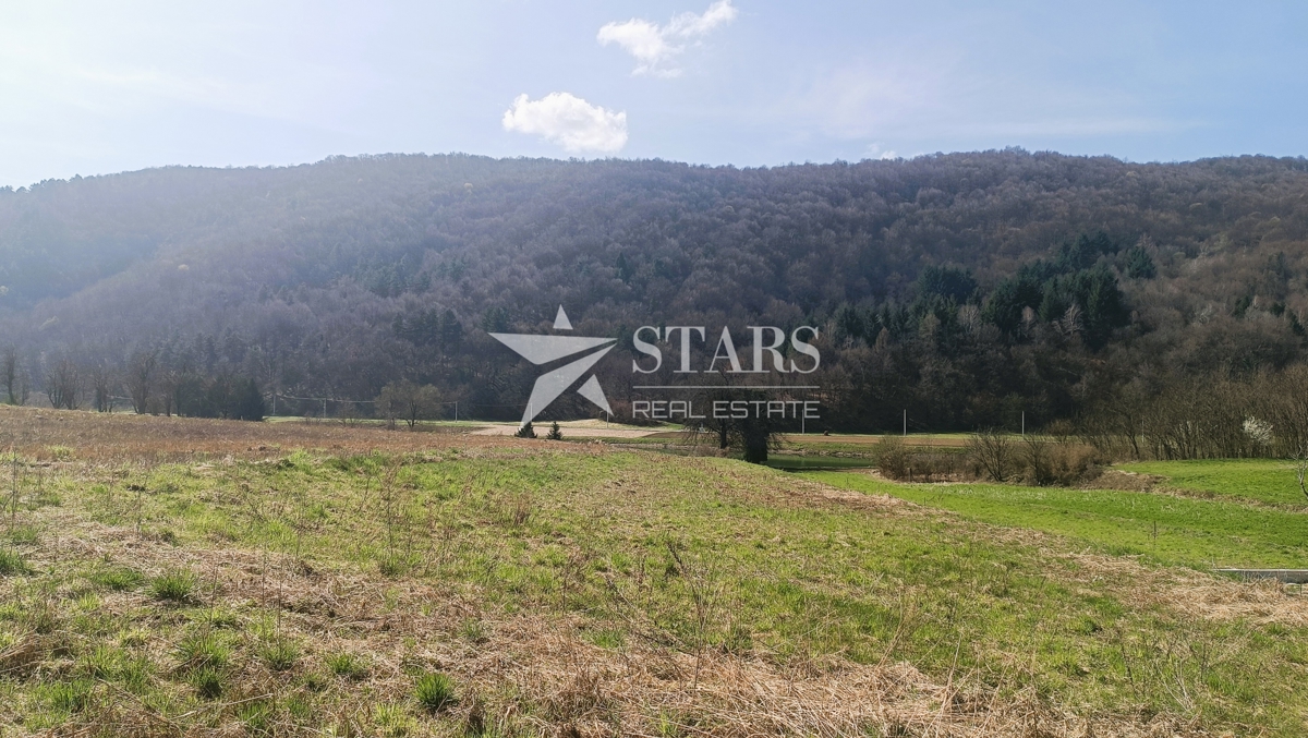 Ogulin - Na prodaj je gradbeno zemljišče s skupno površino 1.282 m².