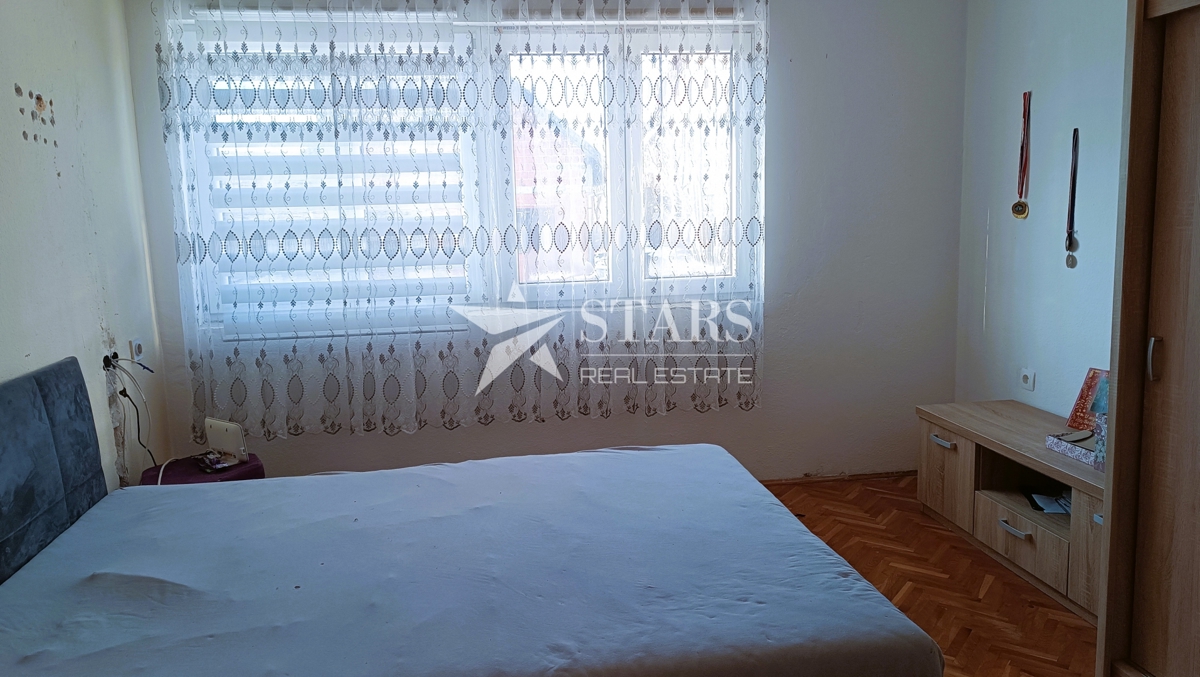 Plaški - Hiša v bližini centra