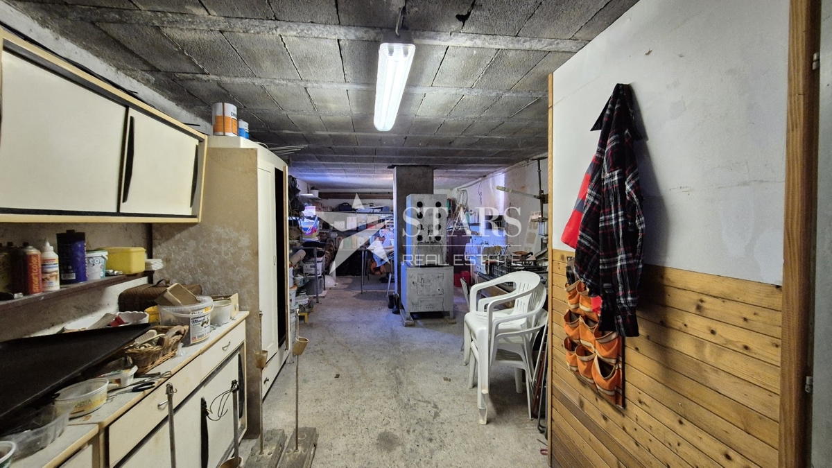 Gorski kotar, Sunger – Velika družinska hiša s pomožnimi objekti