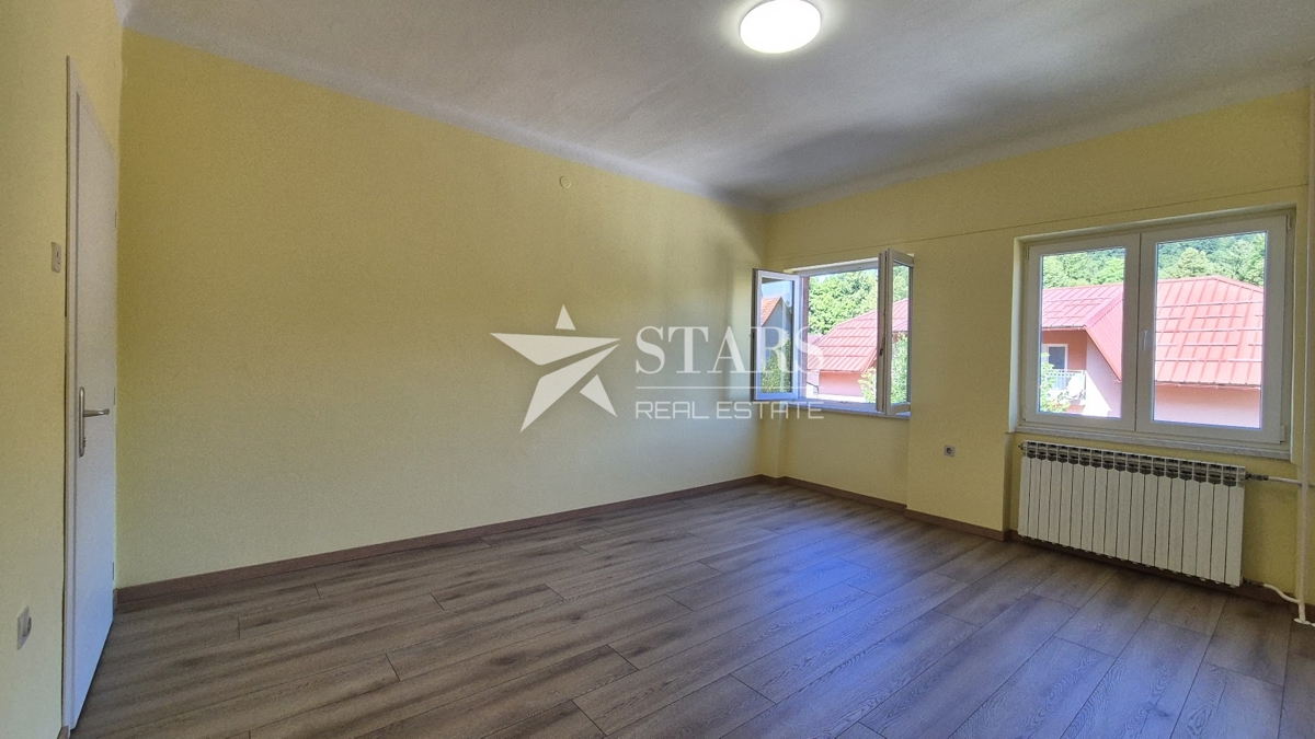 Gorski kotar, Delnice – Poslovni prostor v središču mesta, 23 m²