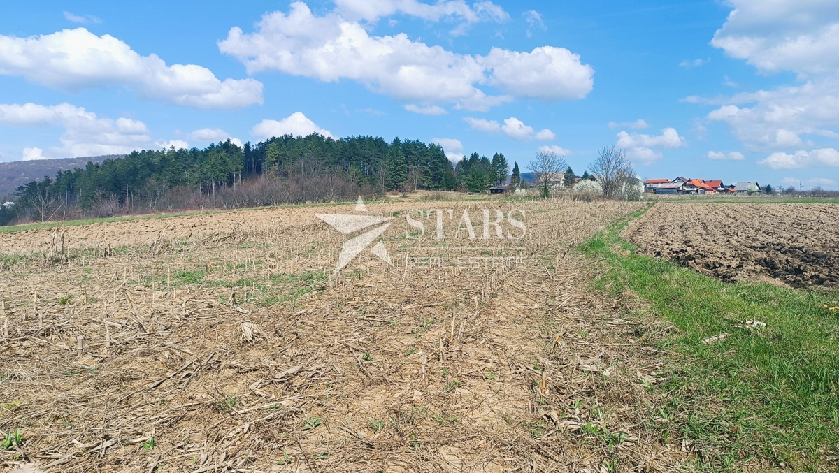 Ogulin - Na prodaj je gradbeno zemljišče s skupno površino 1.374 m².