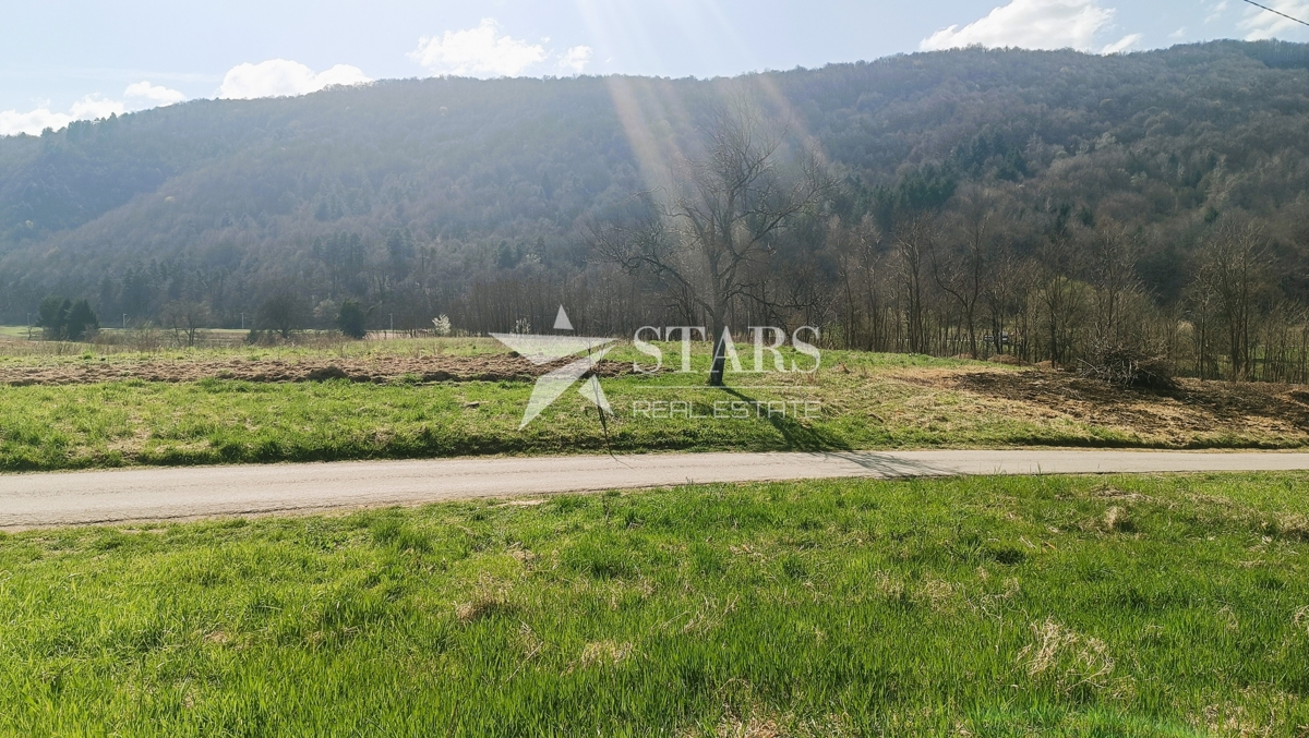 Ogulin - Na prodaj je gradbeno zemljišče s skupno površino 1.374 m².