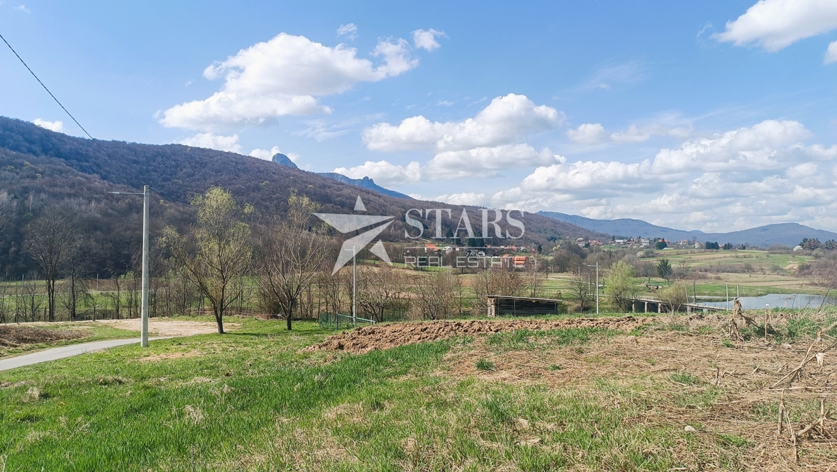 Ogulin - Na prodaj je gradbeno zemljišče s skupno površino 1.374 m².