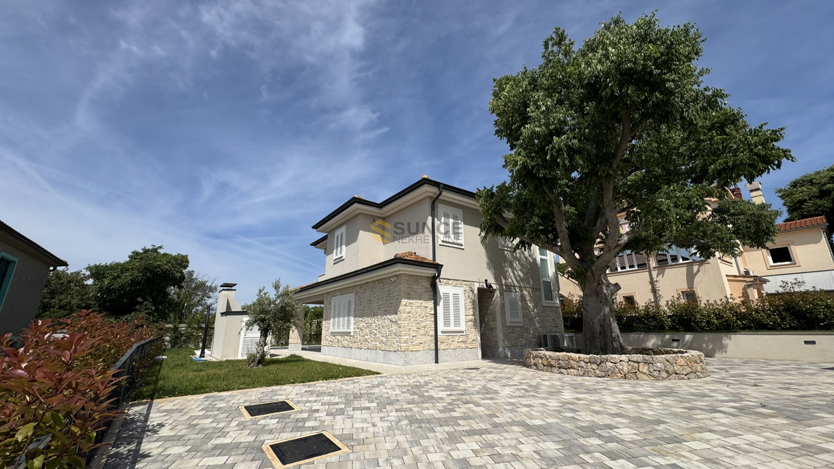 Otok KRK, okolica Vrbnika, čudovita nova vila s ogrevanim bazenom in urejenim vrtom!