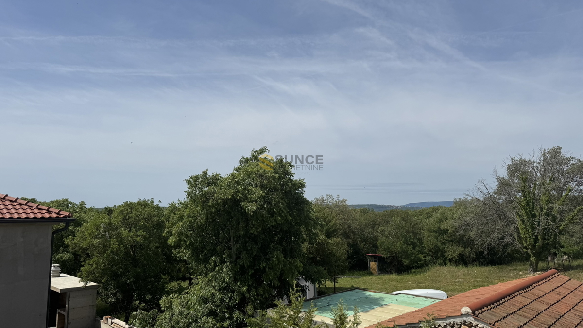 Otok KRK, okolica Vrbnika, čudovita nova vila s ogrevanim bazenom in urejenim vrtom!