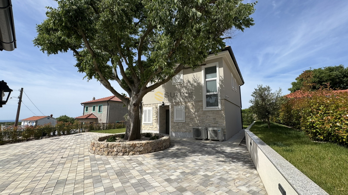 Otok KRK, okolica Vrbnika, čudovita nova vila s ogrevanim bazenom in urejenim vrtom!