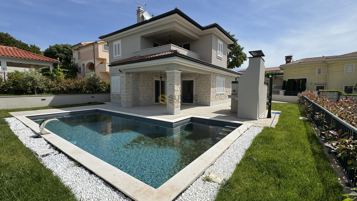 Otok KRK, okolica Vrbnika, čudovita nova vila s ogrevanim bazenom in urejenim vrtom!