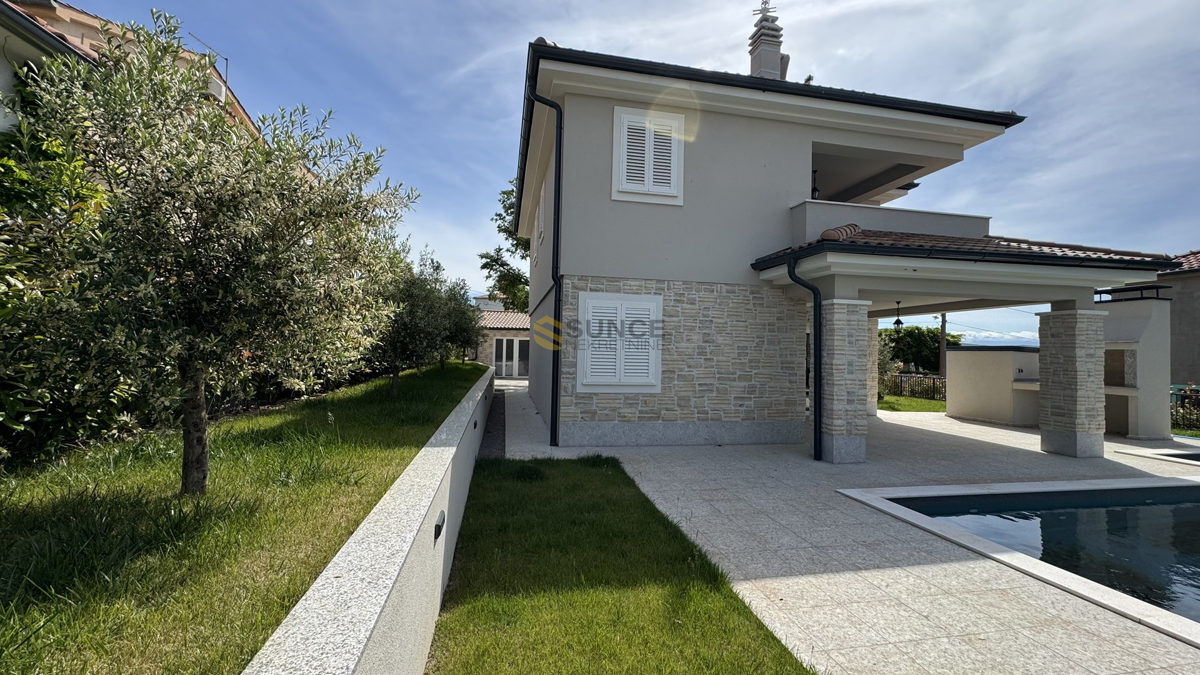 Otok KRK, okolica Vrbnika, čudovita nova vila s ogrevanim bazenom in urejenim vrtom!