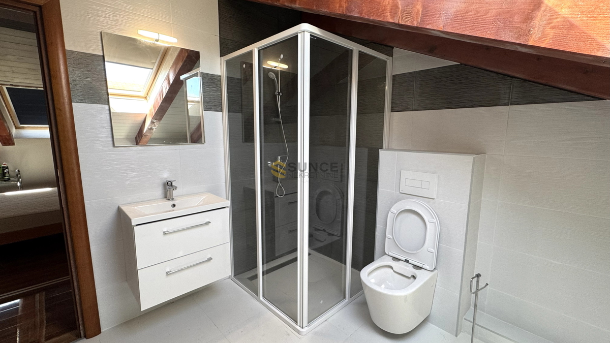 Mesto Krk — dvonadstropno stanovanje z razgledom na morje!