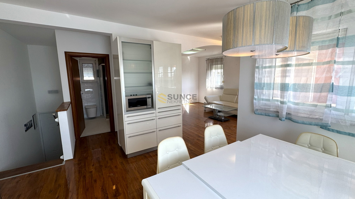 Mesto Krk — dvonadstropno stanovanje z razgledom na morje!