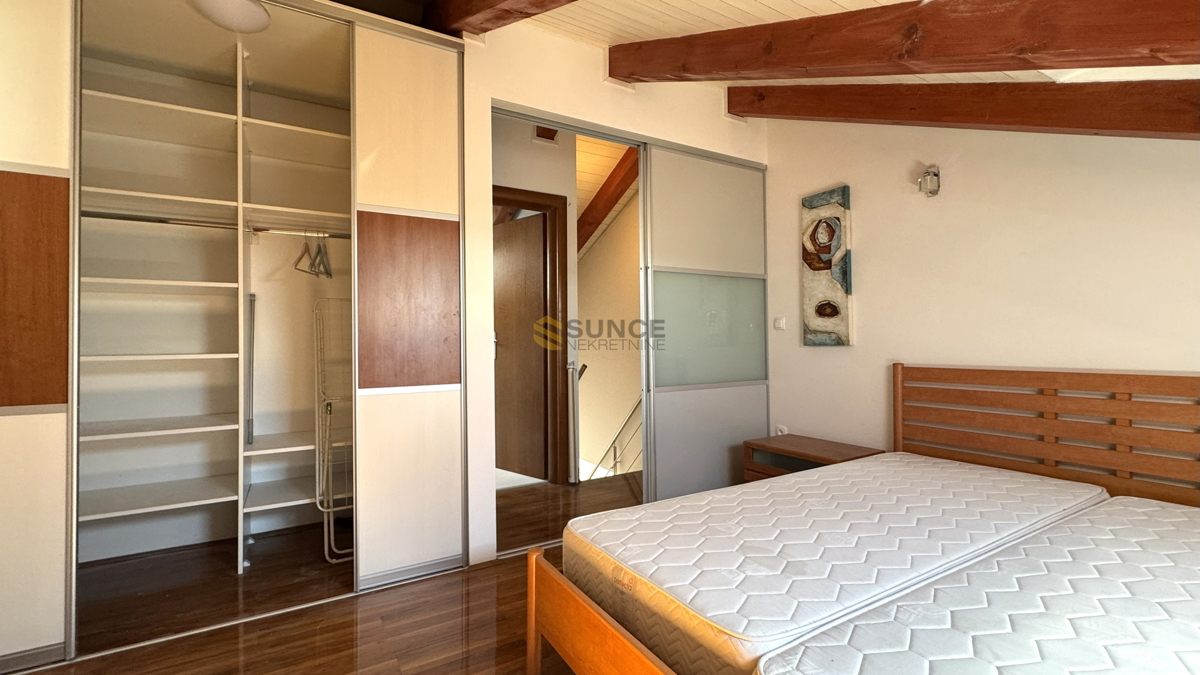 Mesto Krk — dvonadstropno stanovanje z razgledom na morje!