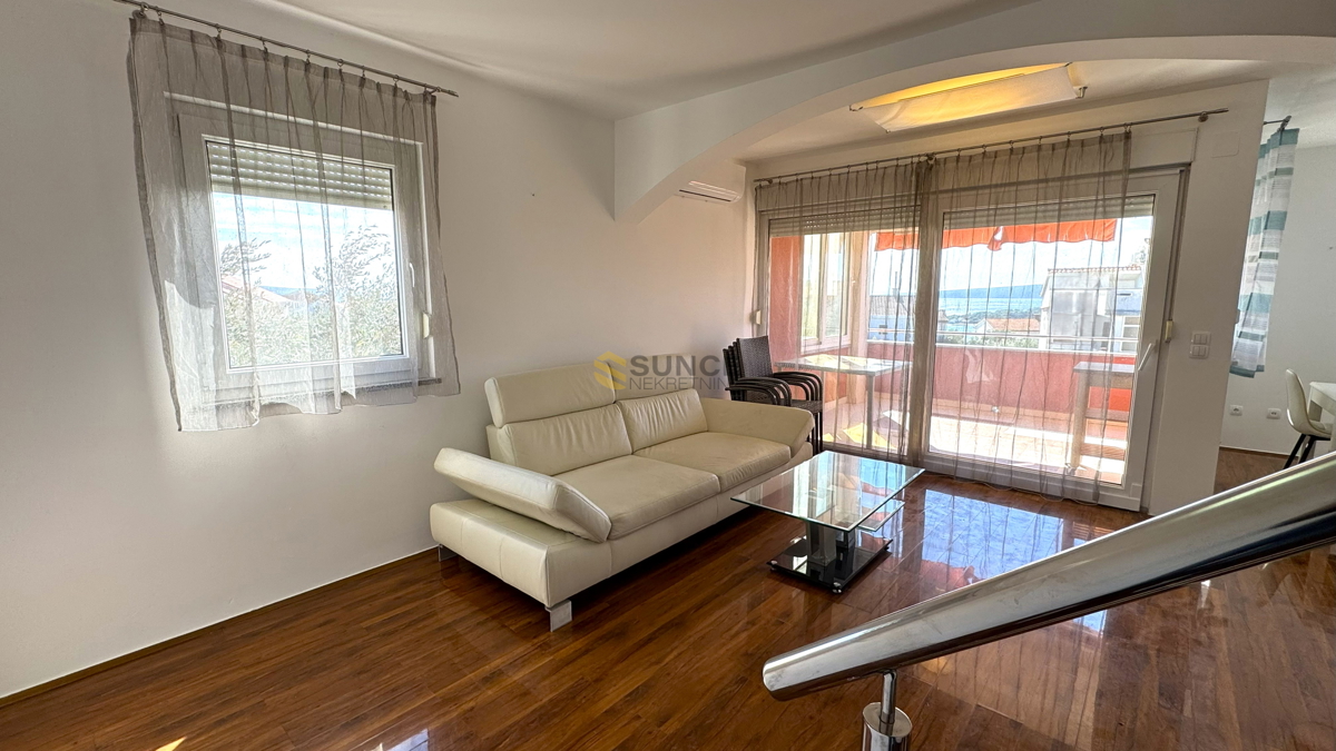 Mesto Krk — dvonadstropno stanovanje z razgledom na morje!