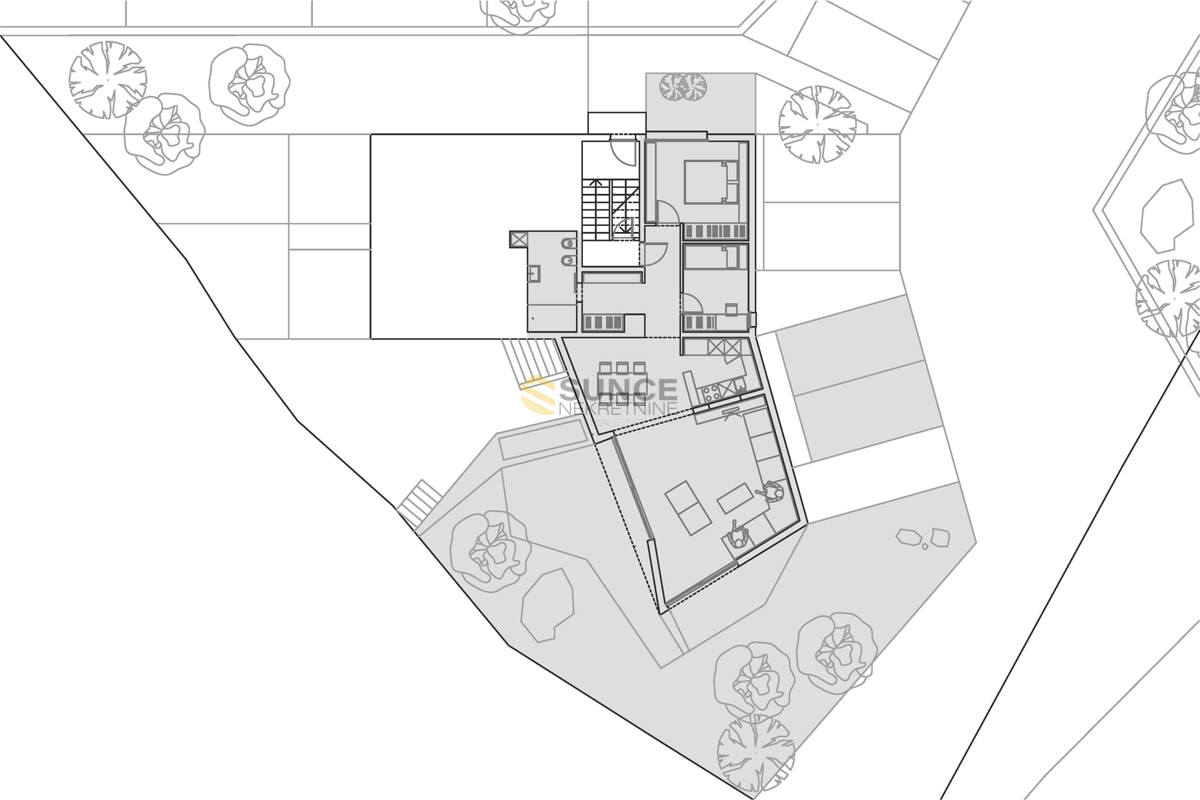 Mesto Krk, apartma v pritličju velikosti 91 m2 z lastnim vrtom in pogledom na morje!