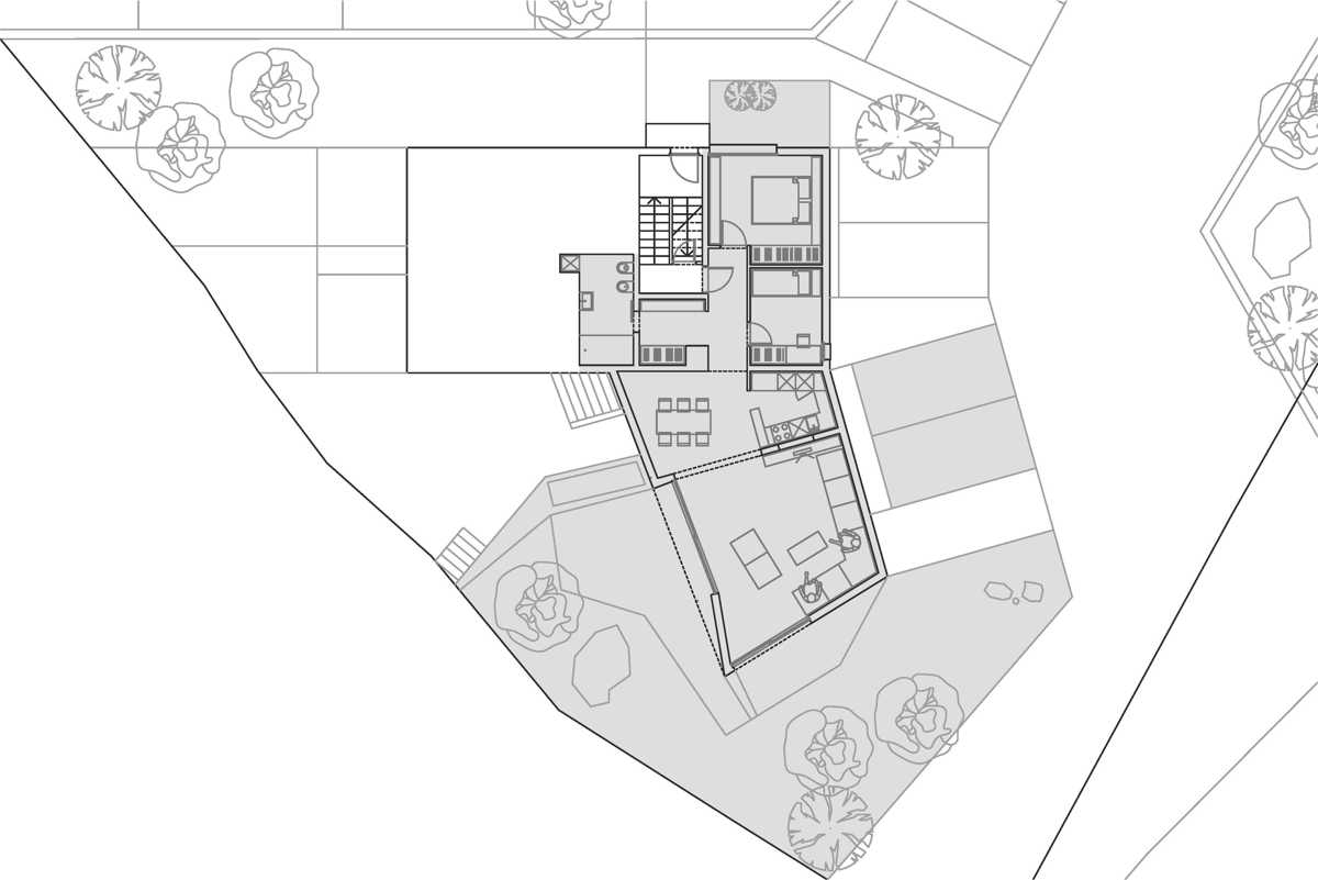 Mesto Krk, apartma v pritličju velikosti 91 m2 z lastnim vrtom in pogledom na morje!