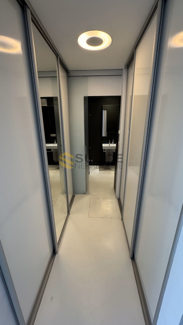 Mesto Krk, apartma v pritličju velikosti 91 m2 z lastnim vrtom in pogledom na morje!