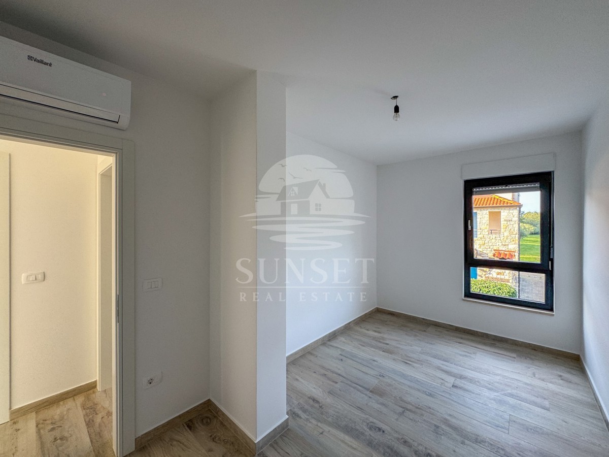 MODEREN STAN V SAMO 300 METRIH OD MORA (B2)