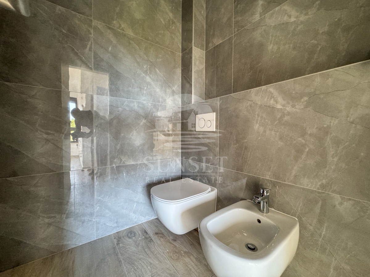 MODEREN STAN V SAMO 300 METRIH OD MORA (B2)