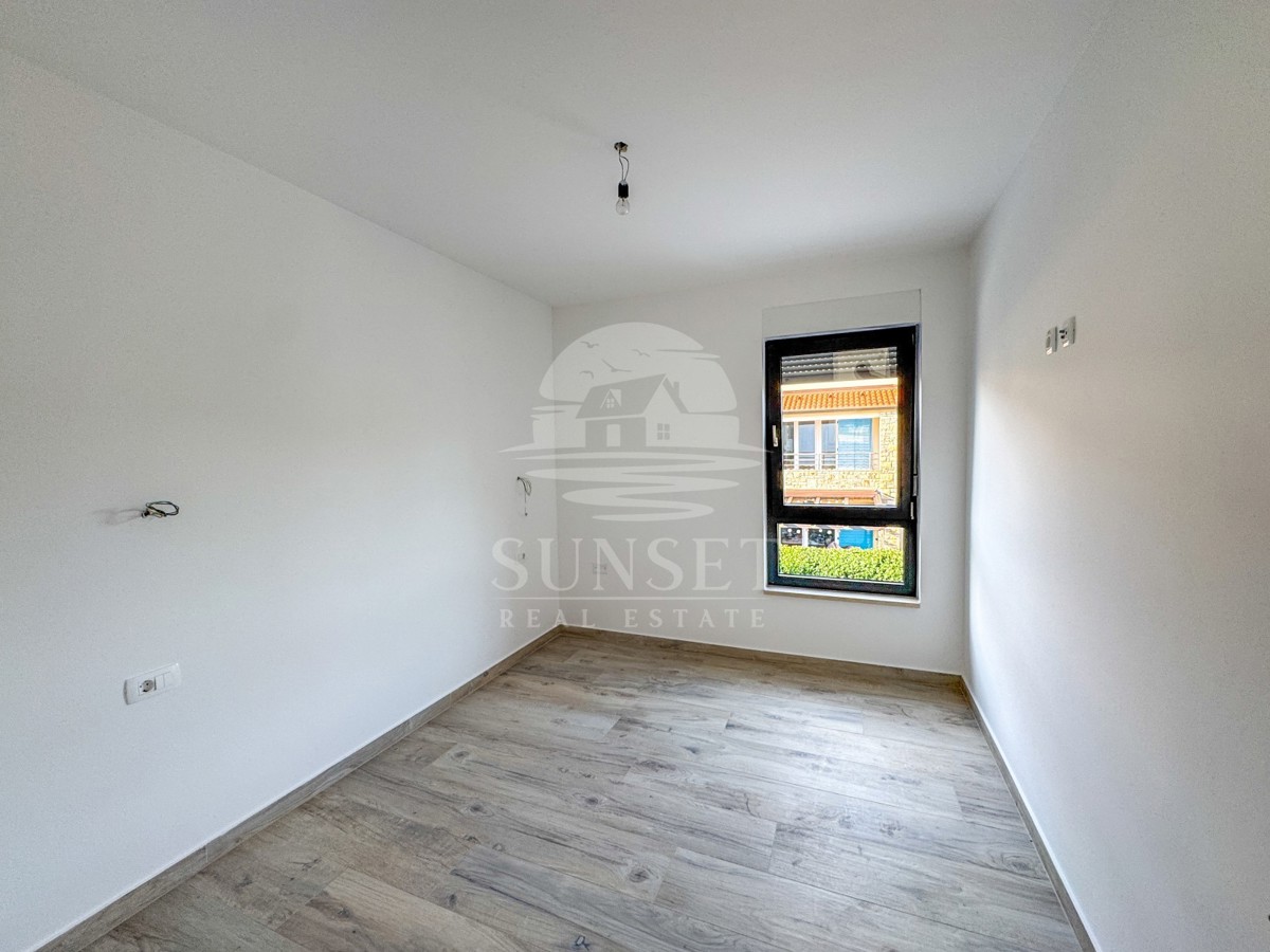 MODEREN STAN V SAMO 300 METRIH OD MORA (B2)