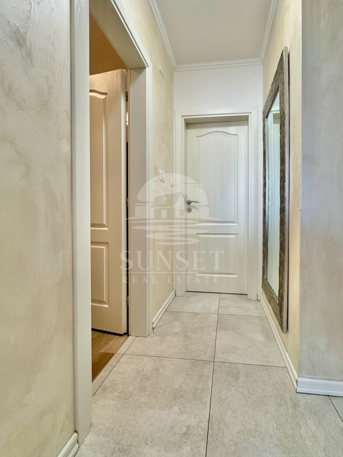 DVOSOBNO STANOVANJE S TERASO V BLIŽINI SLOVENSKE MEJE