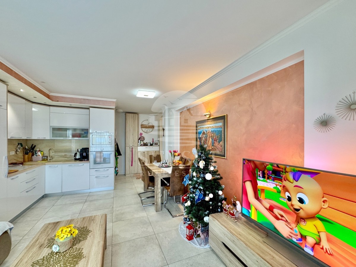 DVOSOBNO STANOVANJE S TERASO V BLIŽINI SLOVENSKE MEJE