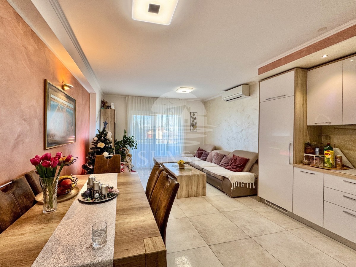 DVOSOBNO STANOVANJE S TERASO V BLIŽINI SLOVENSKE MEJE