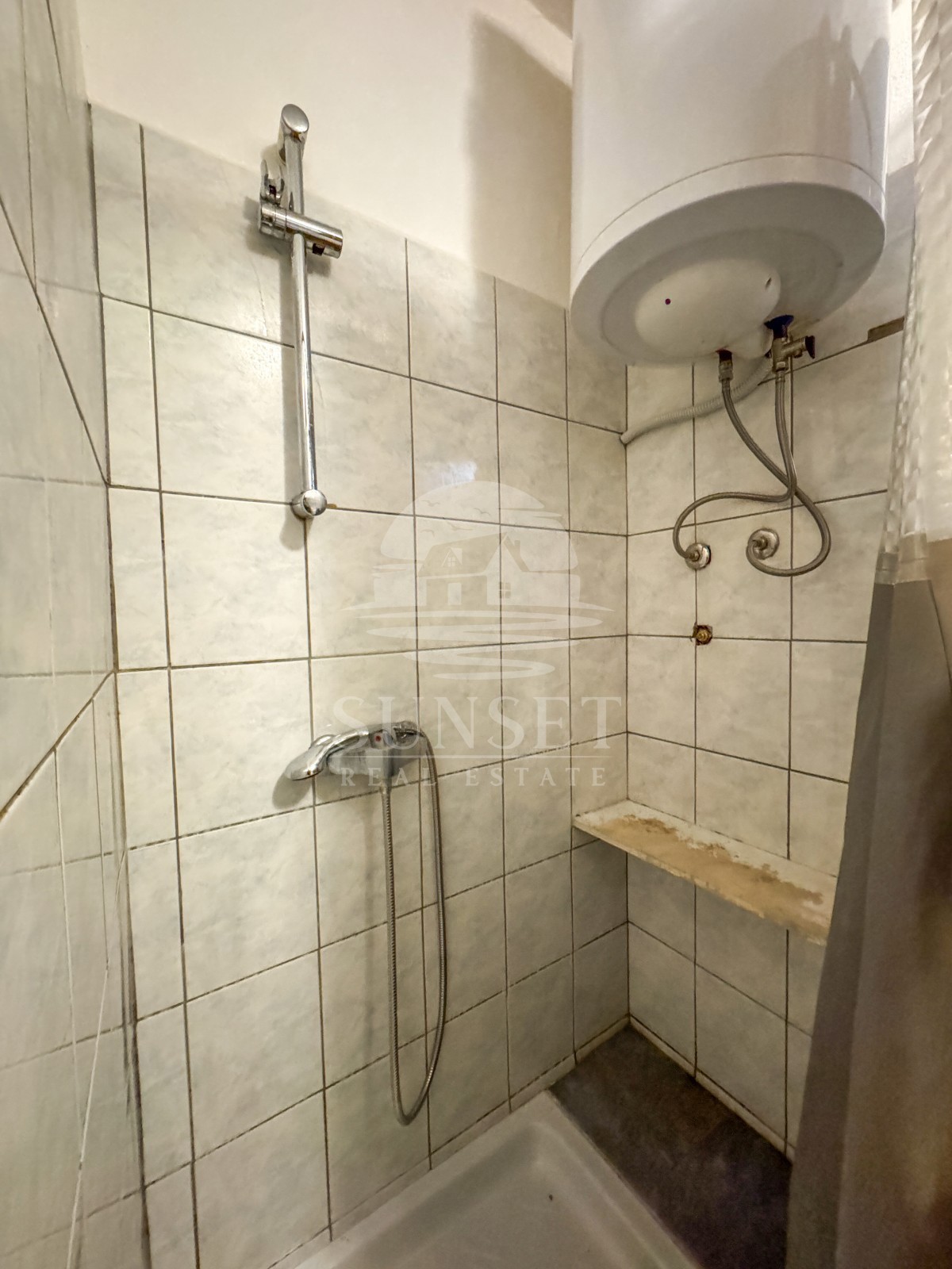 ISTRA -HIŠA S KONOBO IN TERASO Z RAZGLEDOM NA MORJE