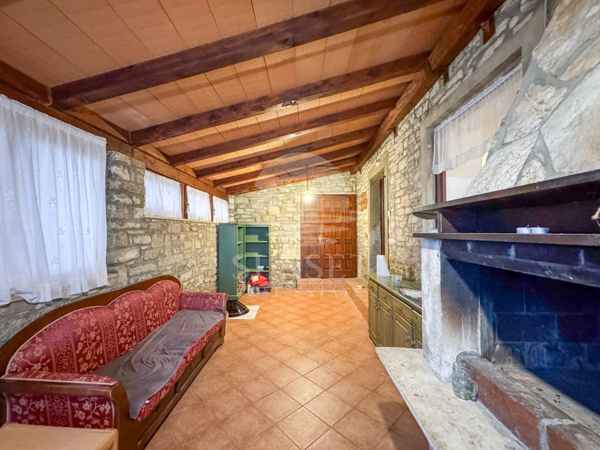 ISTRA -HIŠA S KONOBO IN TERASO Z RAZGLEDOM NA MORJE