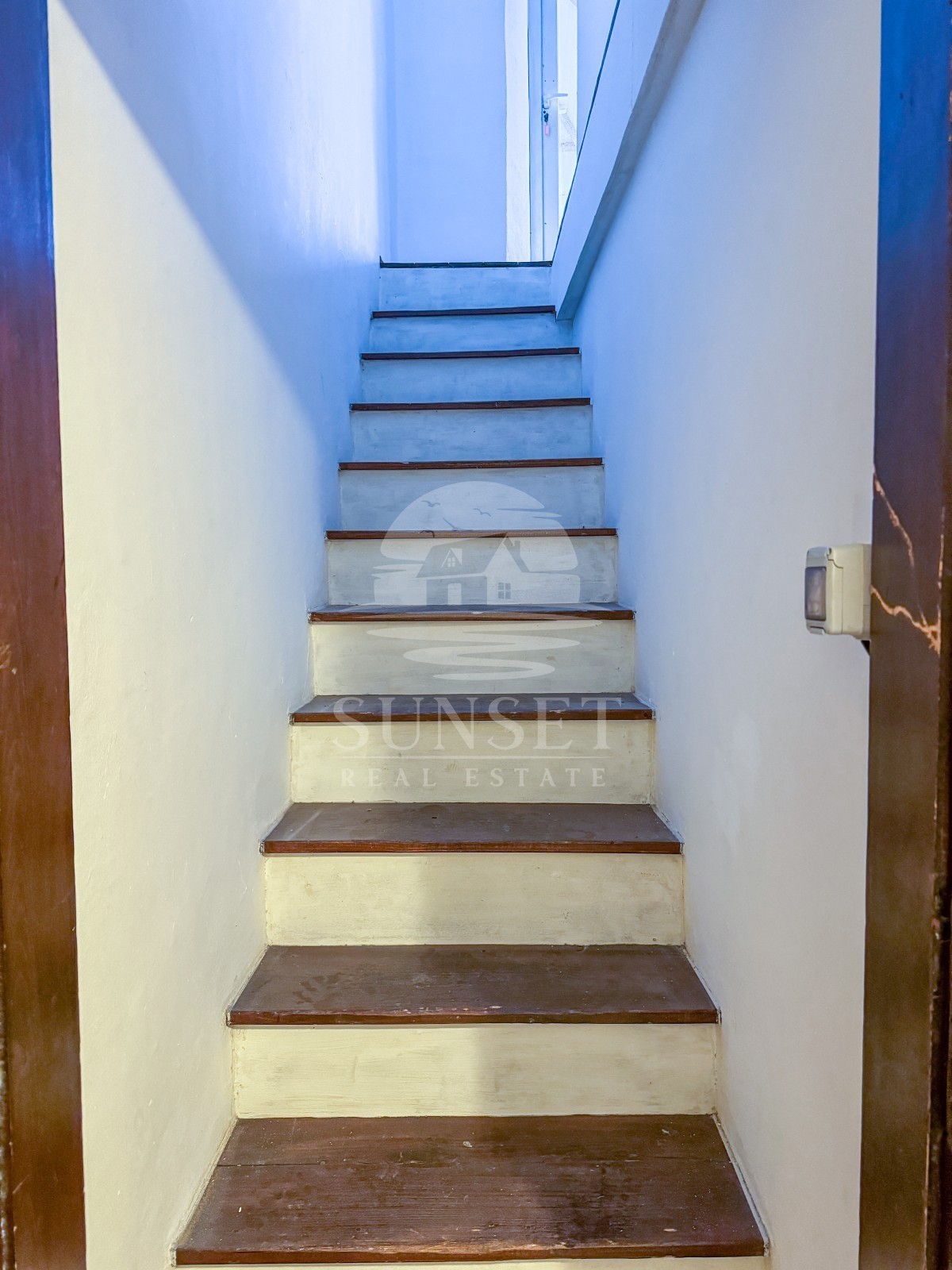 ISTRA -HIŠA S KONOBO IN TERASO Z RAZGLEDOM NA MORJE