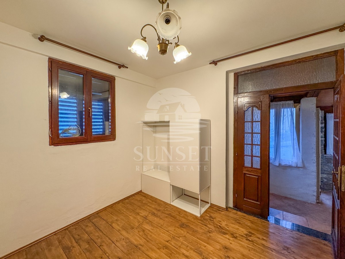 ISTRA -HIŠA S KONOBO IN TERASO Z RAZGLEDOM NA MORJE