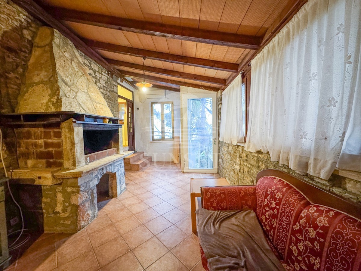 ISTRA -HIŠA S KONOBO IN TERASO Z RAZGLEDOM NA MORJE