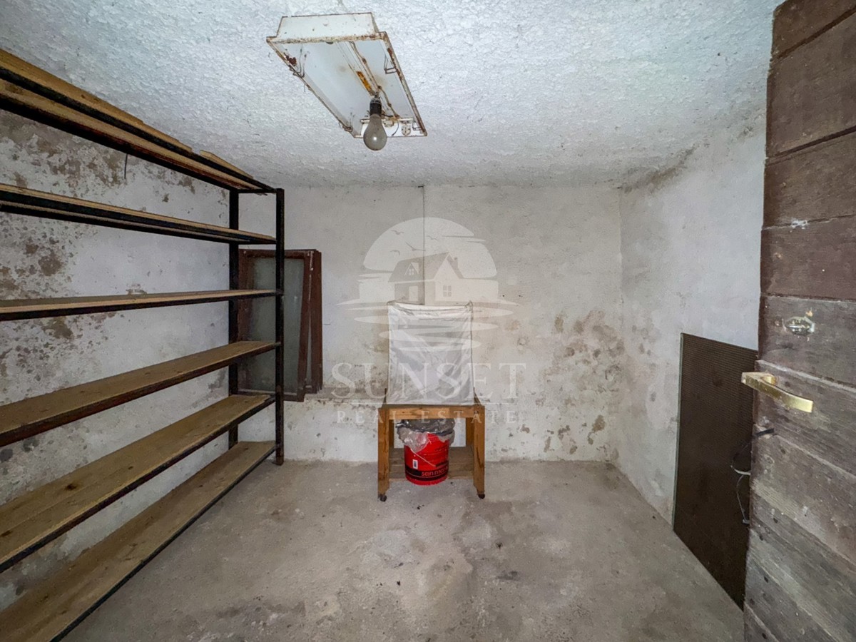 ISTRA -HIŠA S KONOBO IN TERASO Z RAZGLEDOM NA MORJE